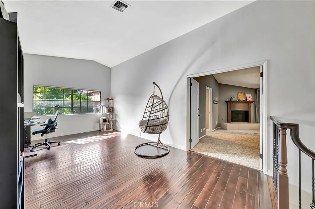 24420 Victory 5, Woodland Hills, California 91367 home-pic-13